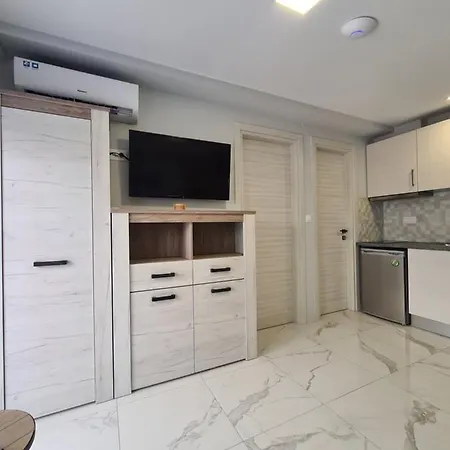 Nera Paralia-seafront With Balcony & Sea Views شقة *