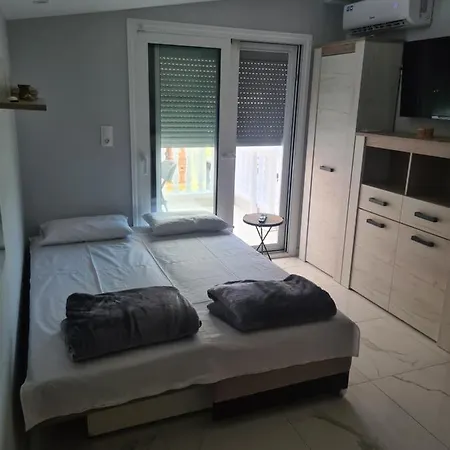 Nera Paralia-seafront With Balcony & Sea Views