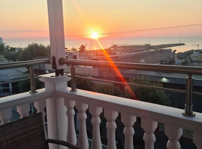 شقة Nera Paralia-seafront With Balcony & Sea Views *