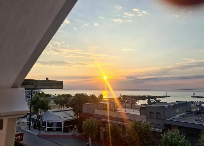 Nera Paralia-seafront With Balcony & Sea Views شقة Paralía
