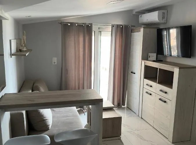 شقة Nera Paralia-seafront With Balcony & Sea Views *
