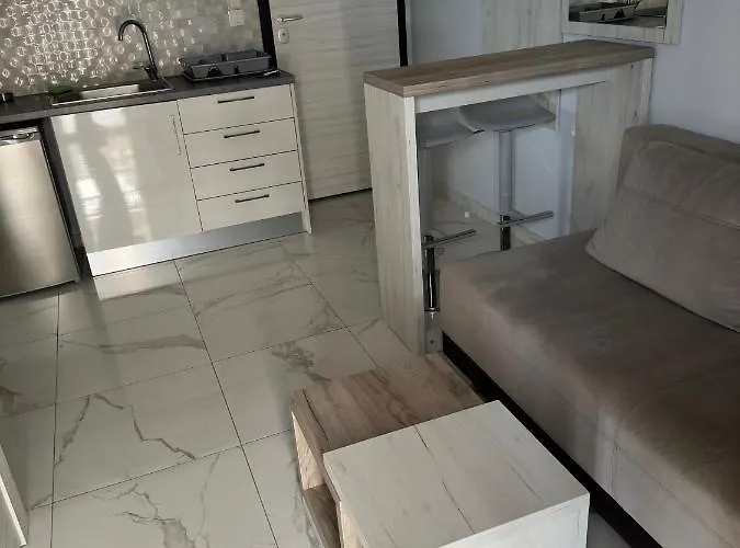 شقة Nera Paralia-seafront With Balcony & Sea Views *