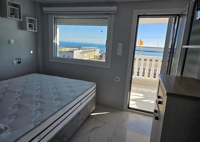 Nera Paralia-seafront With Balcony & Sea Views شقة *