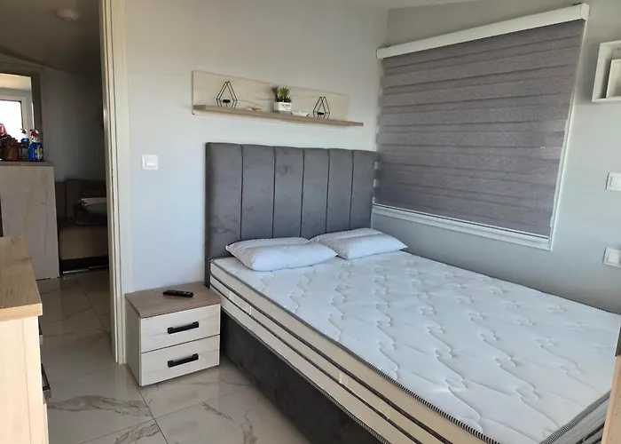 Nera Paralia-seafront With Balcony & Sea Views شقة Paralía