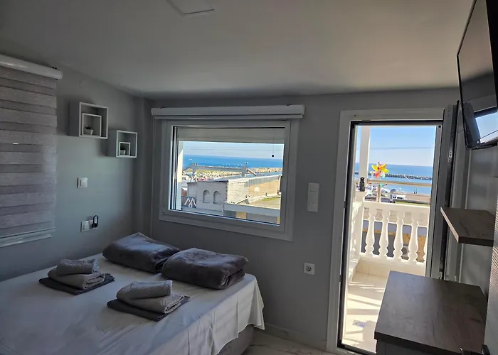 شقة Nera Paralia-seafront With Balcony & Sea Views